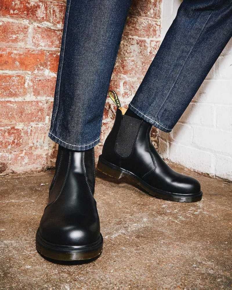 Black Dr. Martens 2976 Smooth Leather Chelsea Boots | UFRWL9321