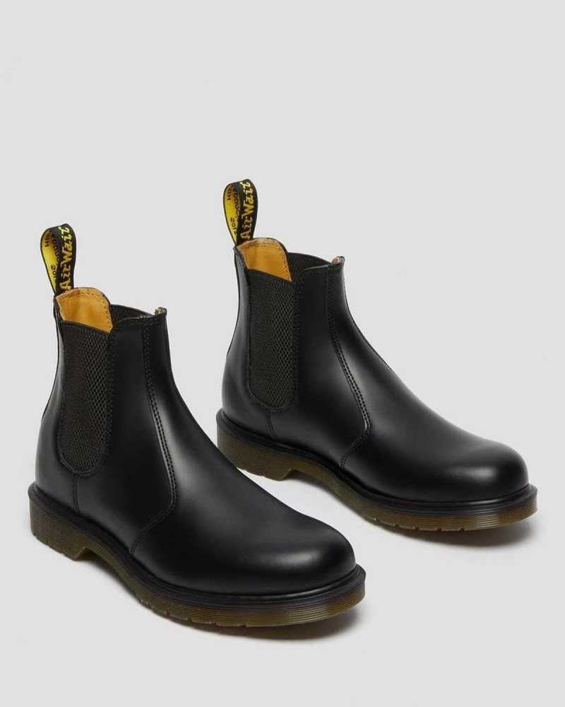 Black Dr. Martens 2976 Smooth Leather Chelsea Boots | UFRWL9321