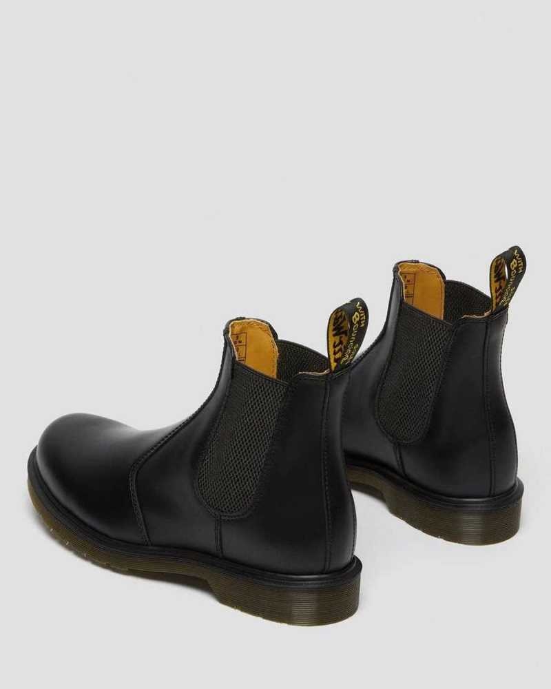 Black Dr. Martens 2976 Smooth Leather Chelsea Boots | UFRWL9321