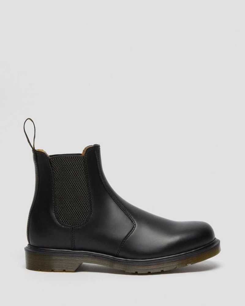 Black Dr. Martens 2976 Smooth Leather Chelsea Boots | UFRWL9321